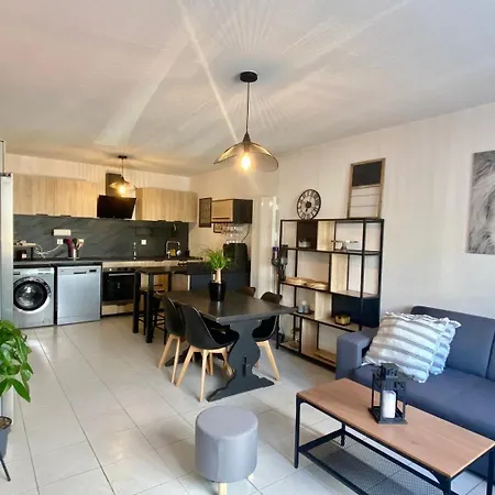 La Coquille: Bright, Cozy, 3 Min From Parc Expo Apartment *