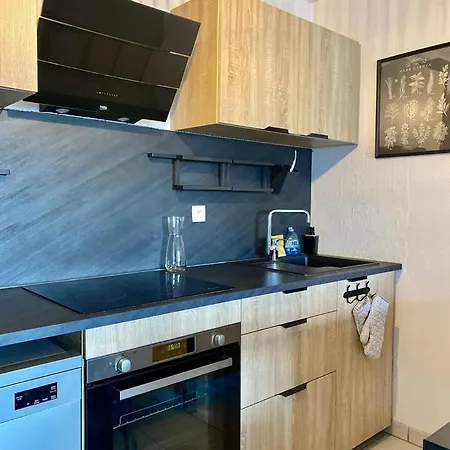 La Coquille: Bright, Cozy, 3 Min From Parc Expo Apartment Poitiers