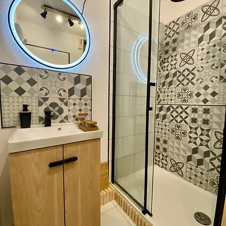 Apartment La Coquille: Bright, Cozy, 3 Min From Parc Expo Poitiers