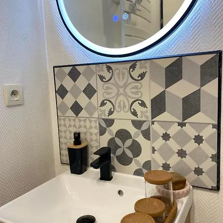 La Coquille: Bright, Cozy, 3 Min From Parc Expo Apartment Poitiers
