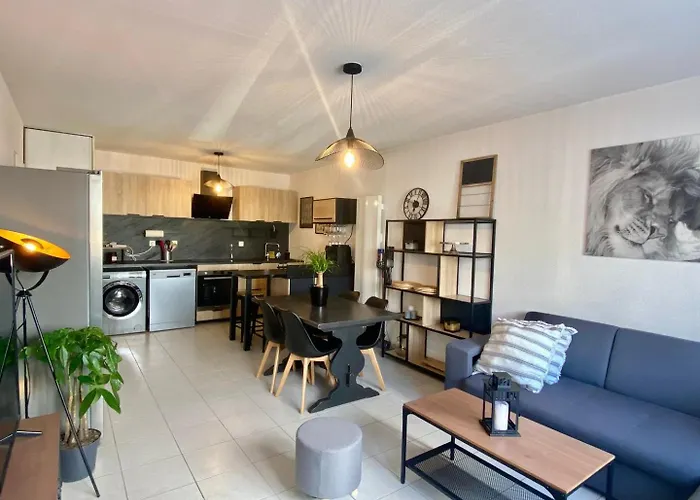 La Coquille: Bright, Cozy, 3 Min From Parc Expo Apartment *
