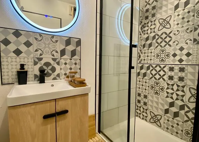 Appartement La Coquille: Bright, Cozy, 3 Min From Parc Expo Poitiers