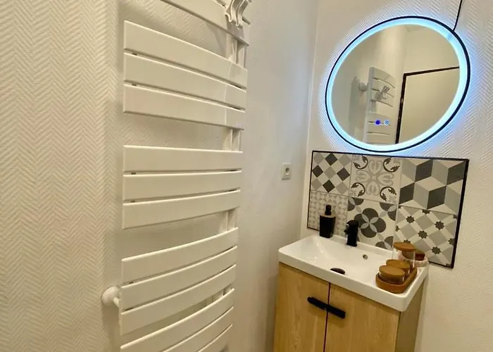 Appartement La Coquille: Bright, Cozy, 3 Min From Parc Expo Poitiers